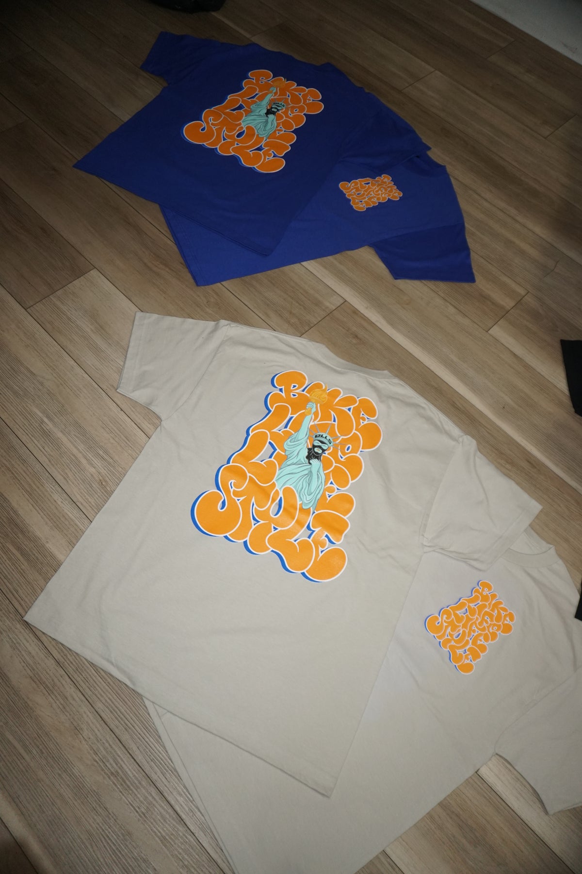 BLLS 🗽 STATUE OF BIKE LIFE SHIRT (SAND)